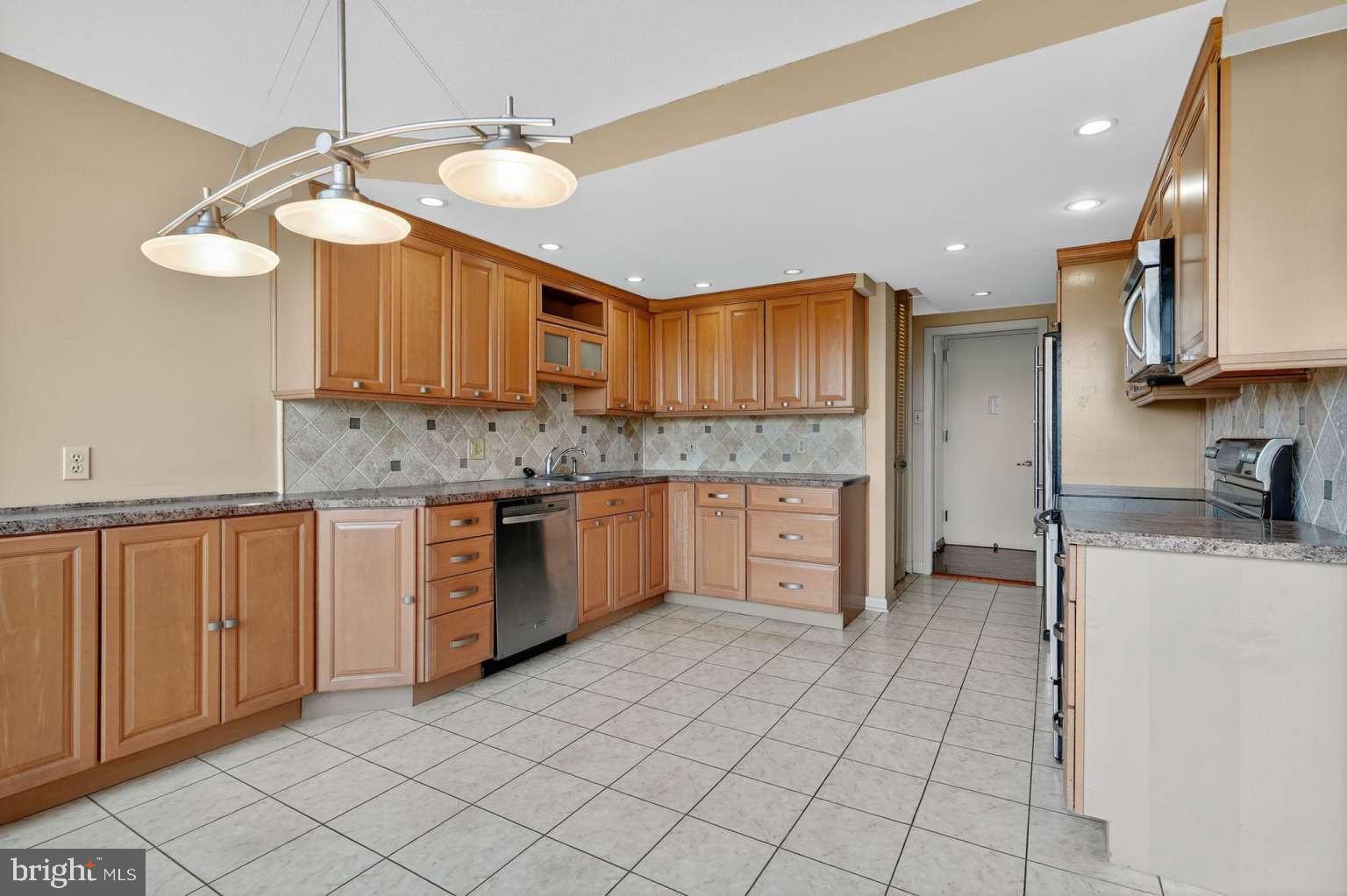 1001 City Avenue WB-914