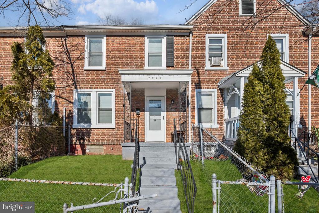 Beautifully remodeled 3-bedroom, 1-bath home conveniently located near major highways including Route 295, Route 130, and Route 676. Close to shopping centers, dining, and everyday conveniences, with quick access to Philadelphia. Move-in ready with modern updates throughout. Ideal for commuters and first-time buyers alike. Schedule your showing today—this one won’t last!