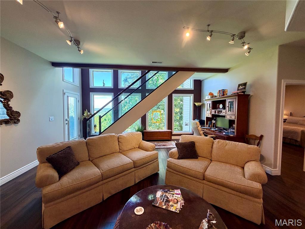 120 El Rancho Drive