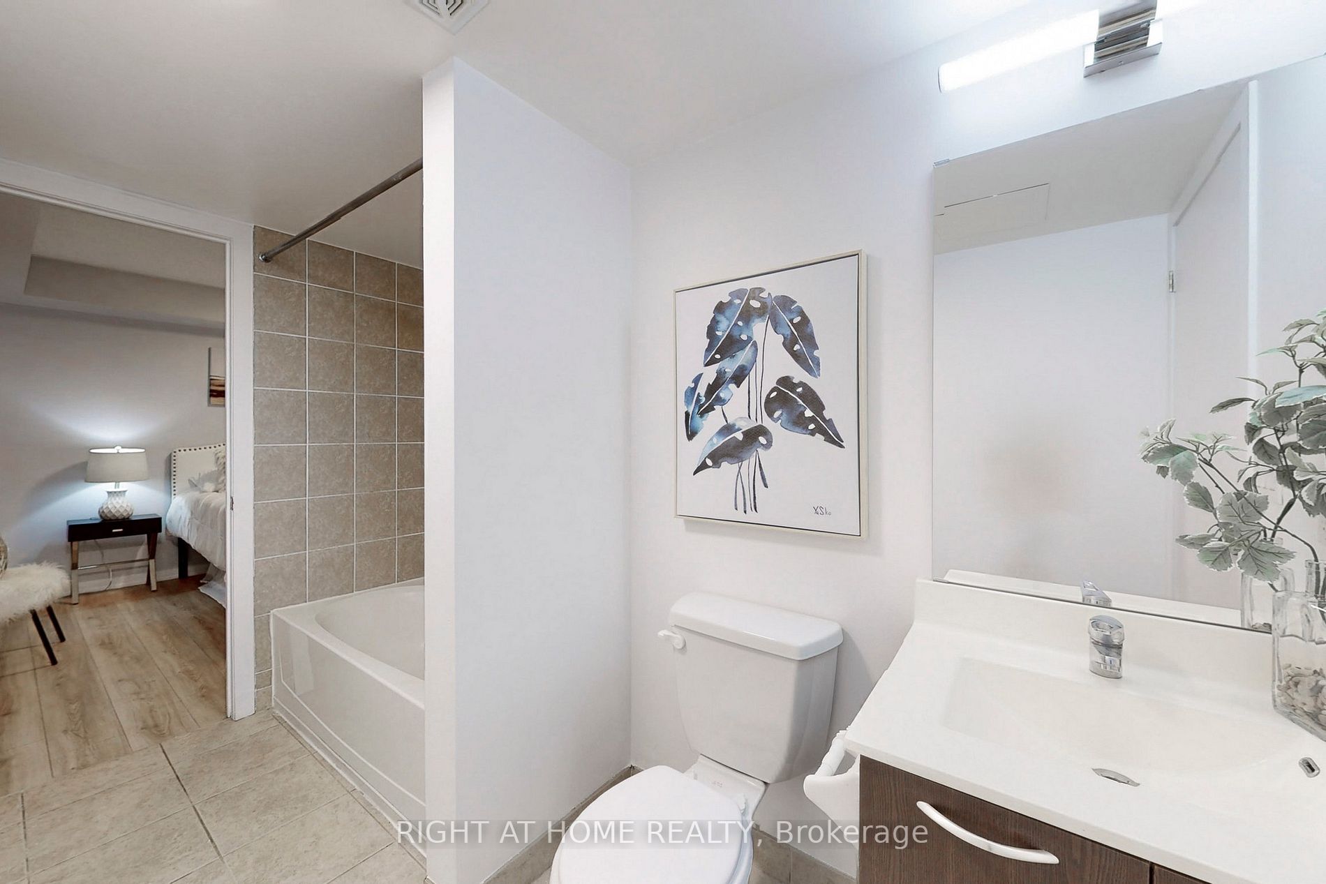 38 Joe Shuster Way 423