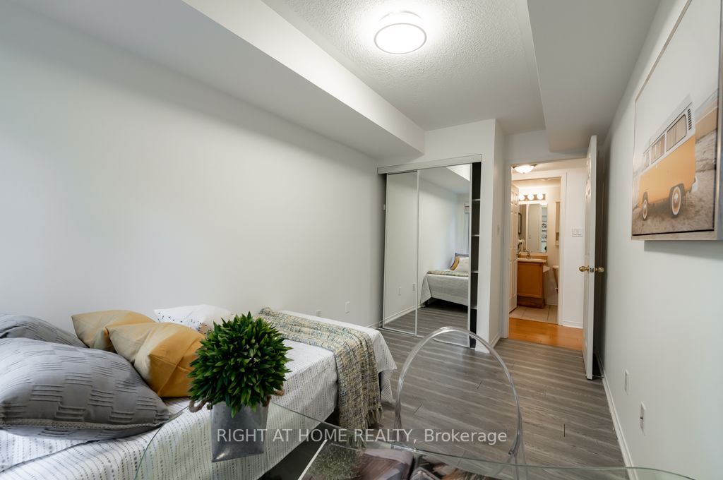 310 John St 160