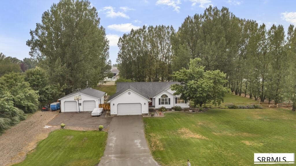 235 N 4135 E