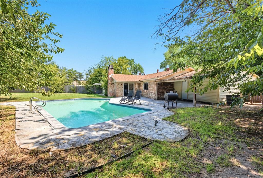 This ranch style, updated home will be your new summer oasis! The open living and dining area are perfect for entertaining with beautiful natural light. There are three bedrooms, with the primary being split for privacy! The home has been very well maintained and has lots of updates, including: pool plaster and tile  replaced, pool motor replaced, new flooring in living area, and water heater replaced in the last few years! The cut-de-sac is perfect for safely playing outside or going for a walk. Quick drive to Fort Worth but close to all major restaurants and amenities!
