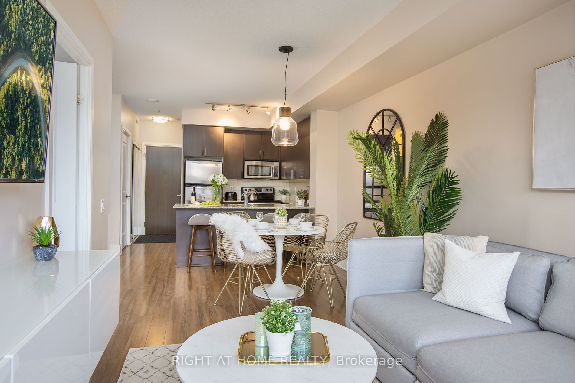 560 W Front St 417