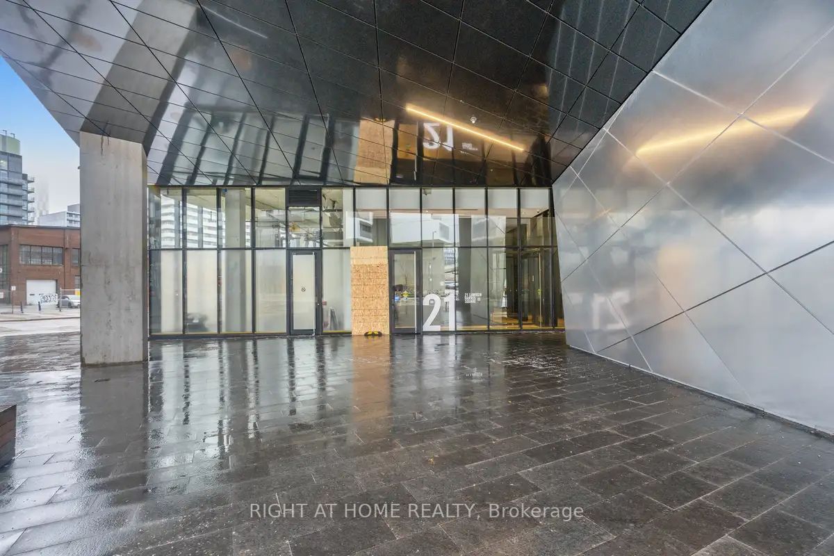 21 Lawren Harris Sq 413