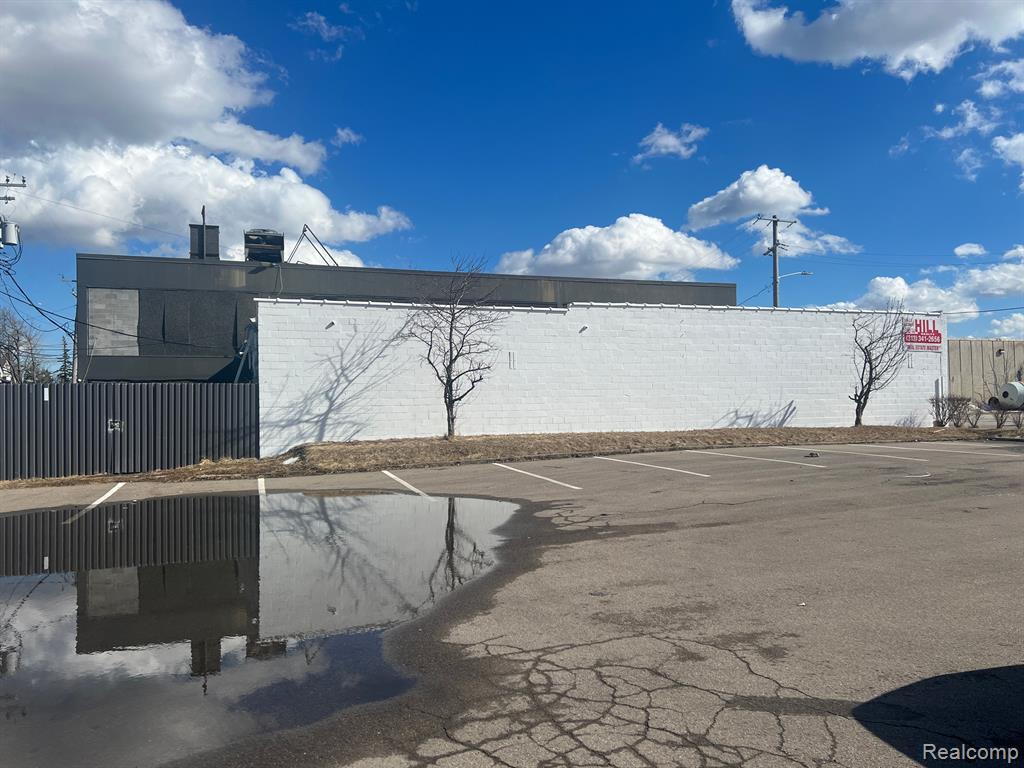 521 E 7 Mile Road