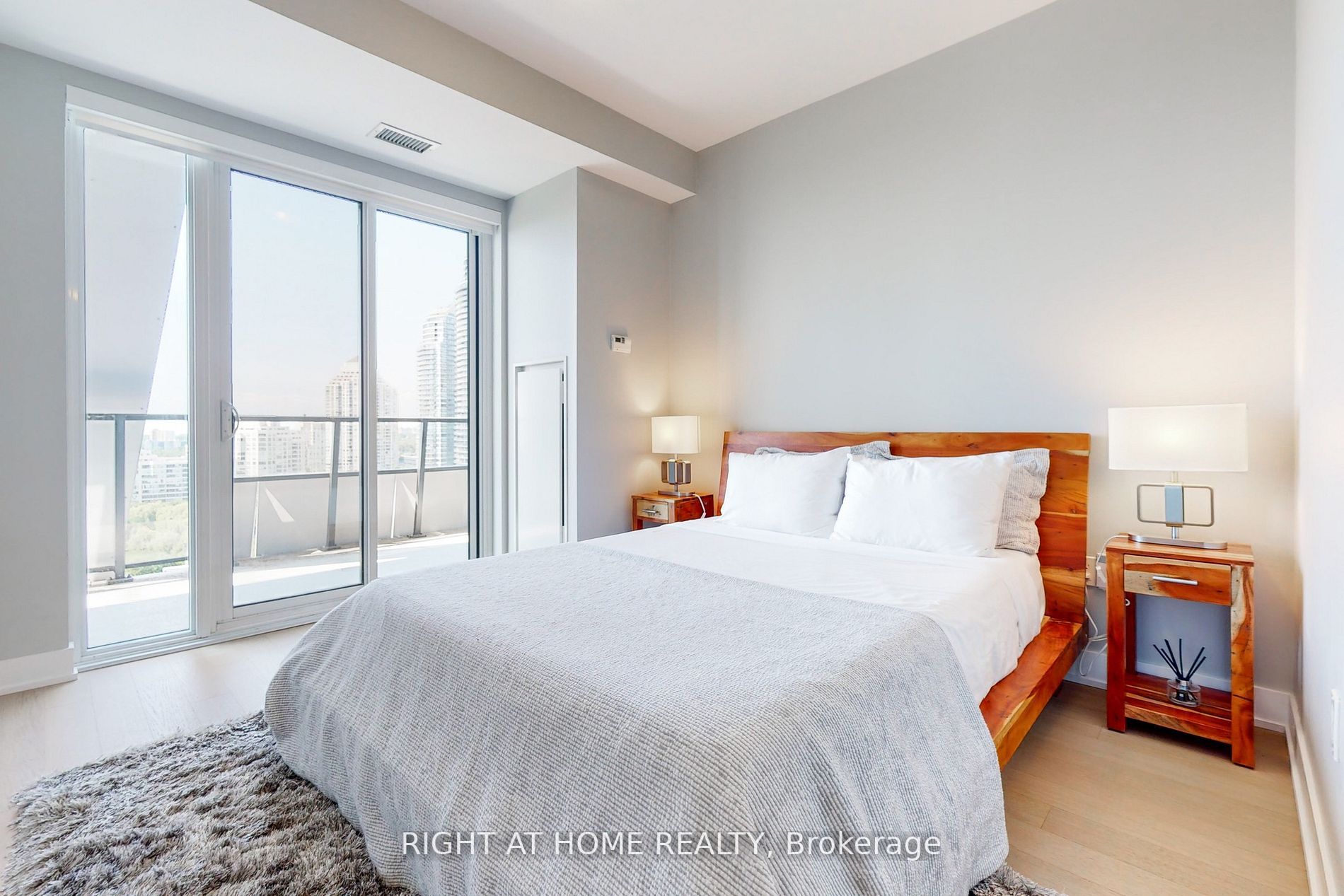 30 Shore Breeze Dr 1318