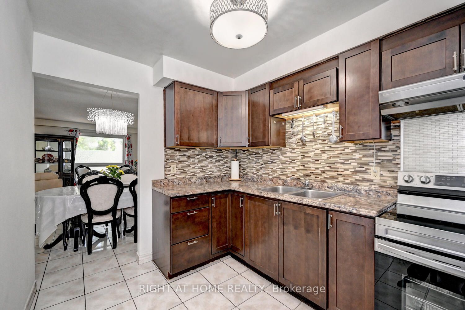 32 Mowat Blvd 60