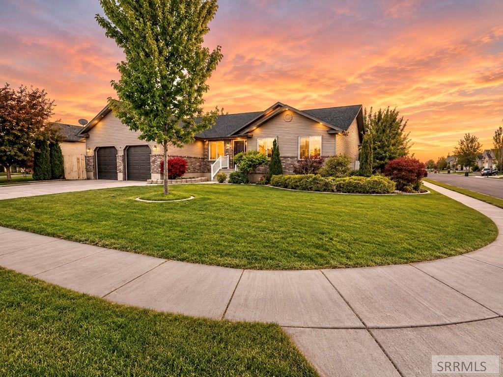 553 Glenwood Circle