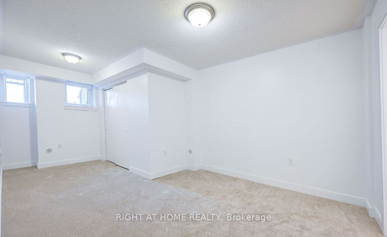 100 Dufay Rd 5
