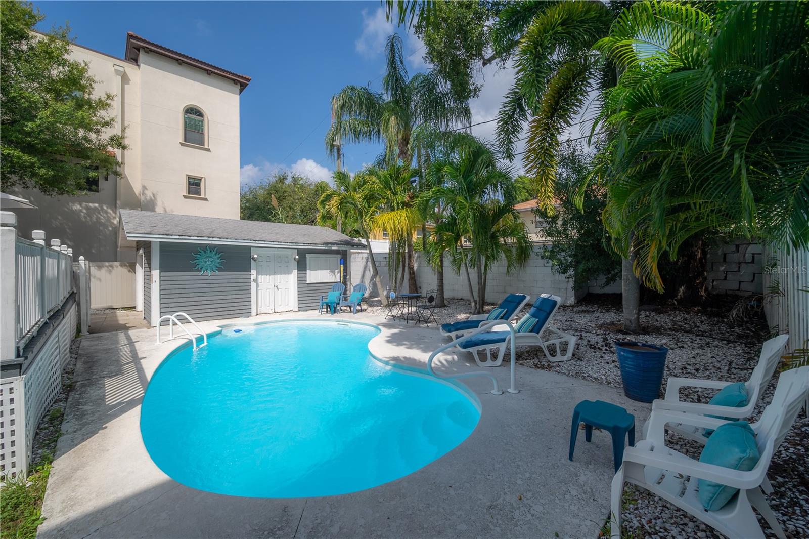 2921 W El Prado Boulevard