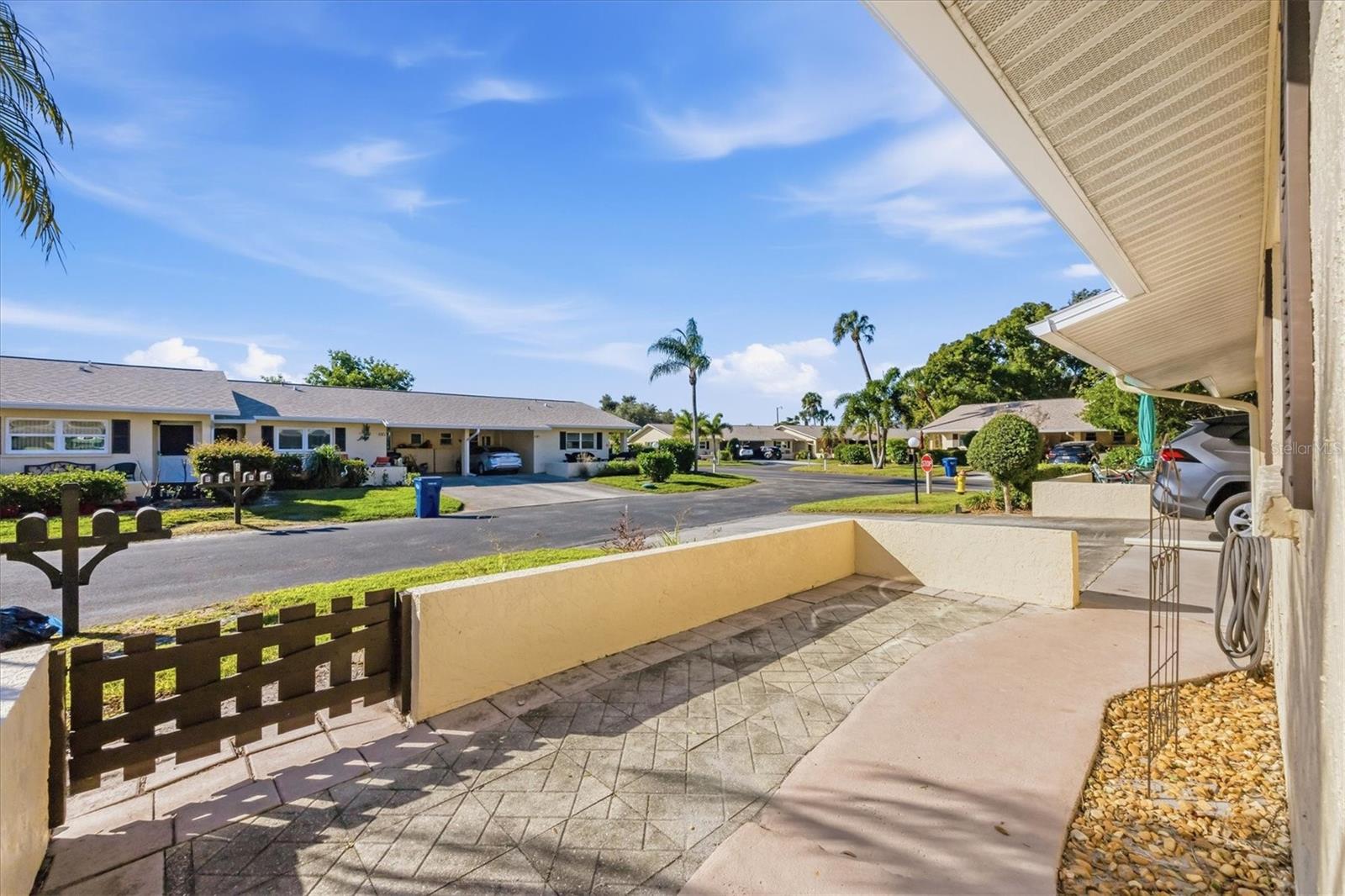 390 301 Boulevard W 27C