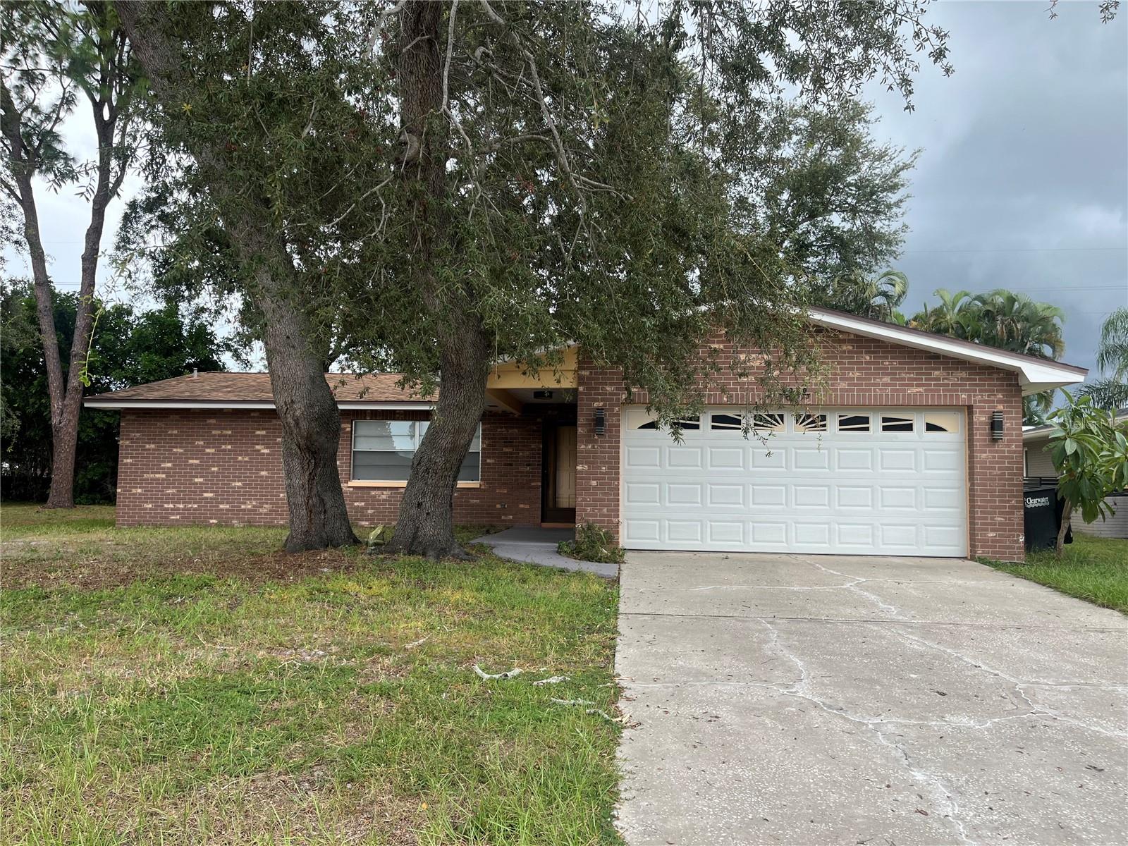 2080 Sun Tree Circle N