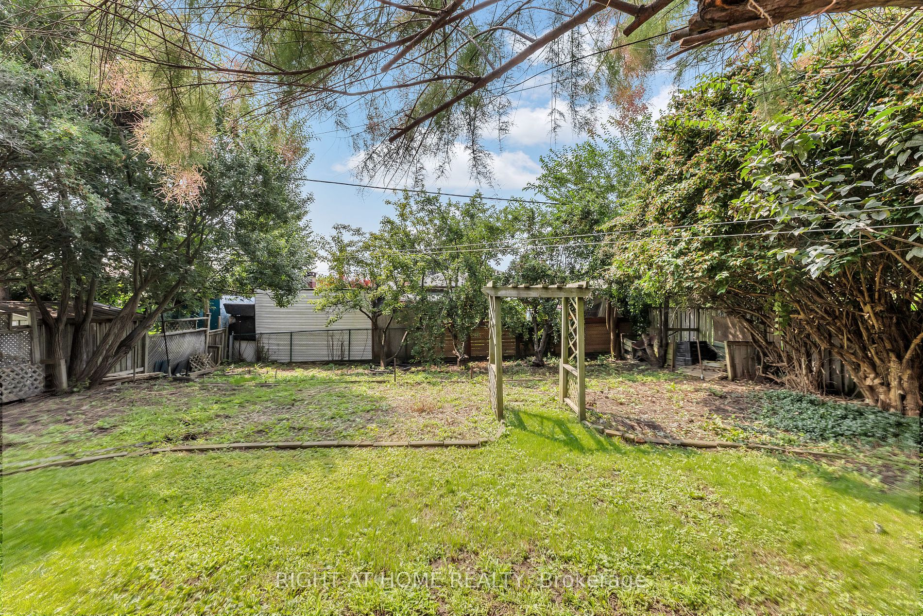 41 E Beckett Ave