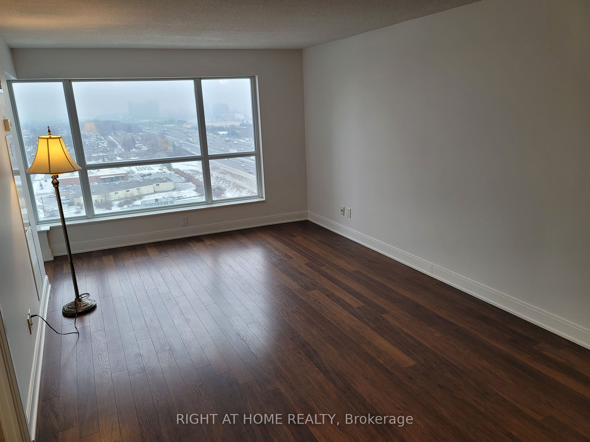 125 Village Green Sq 2001