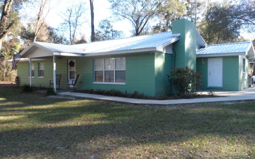 Mayo Real Estate 323 SW Lewis Lane Mayo ,FL available for 215,000. MLS
