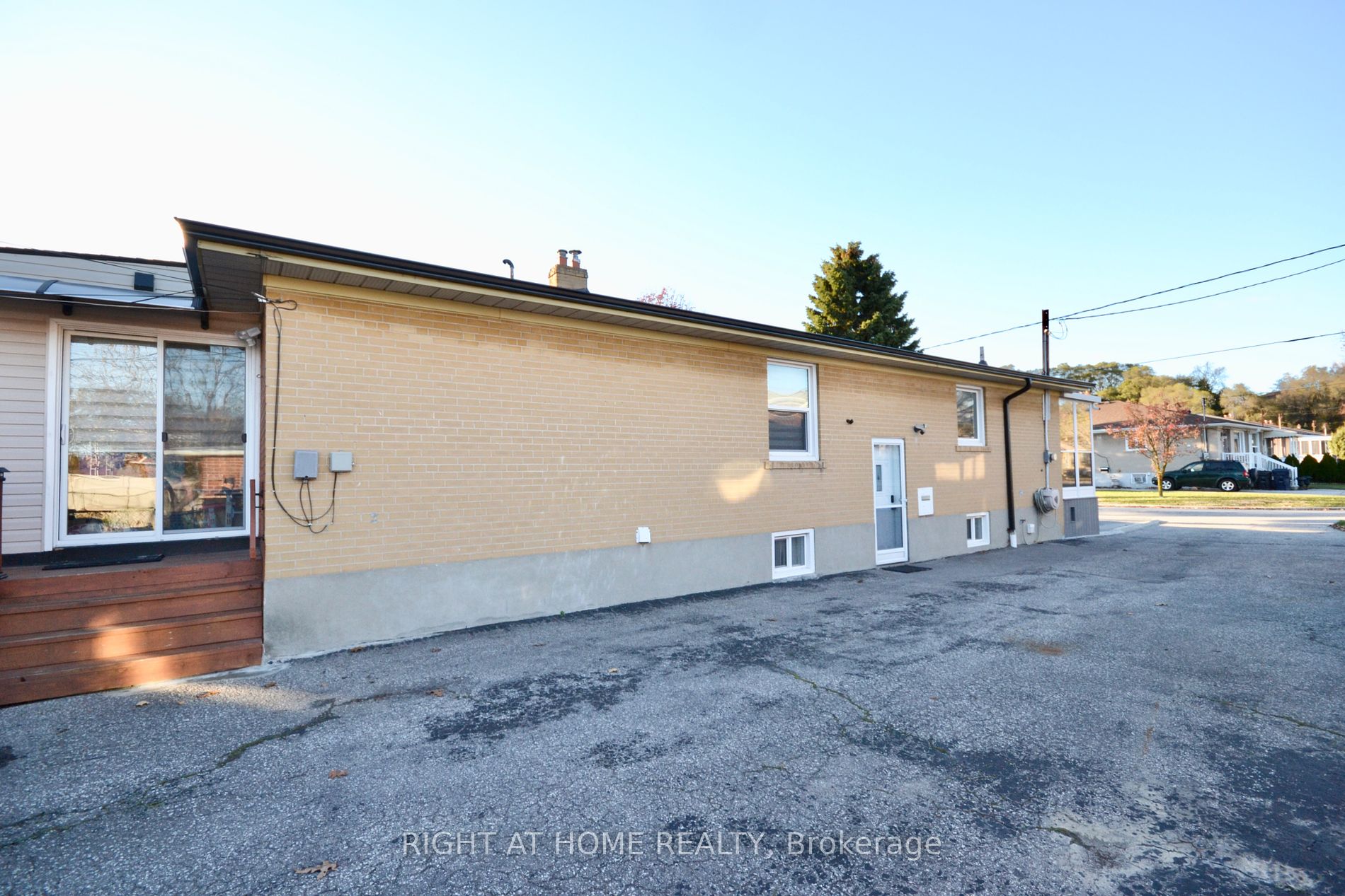 27 Cameo Cres