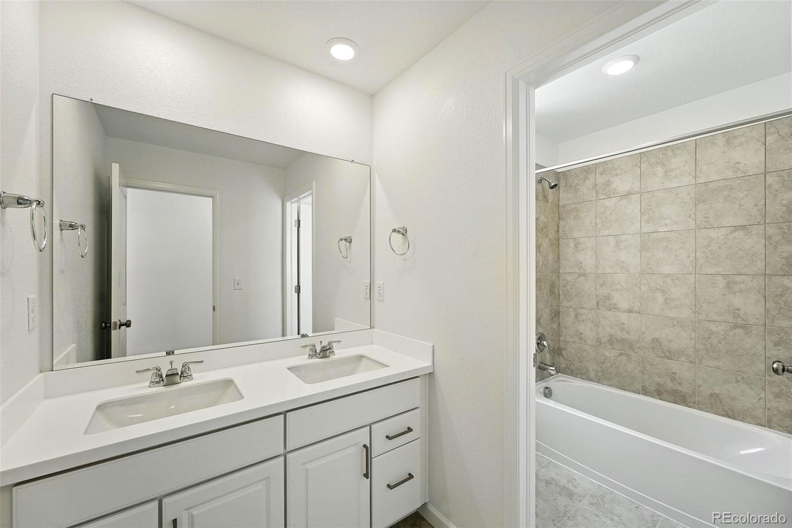 2102 Wagon Wheel Aly