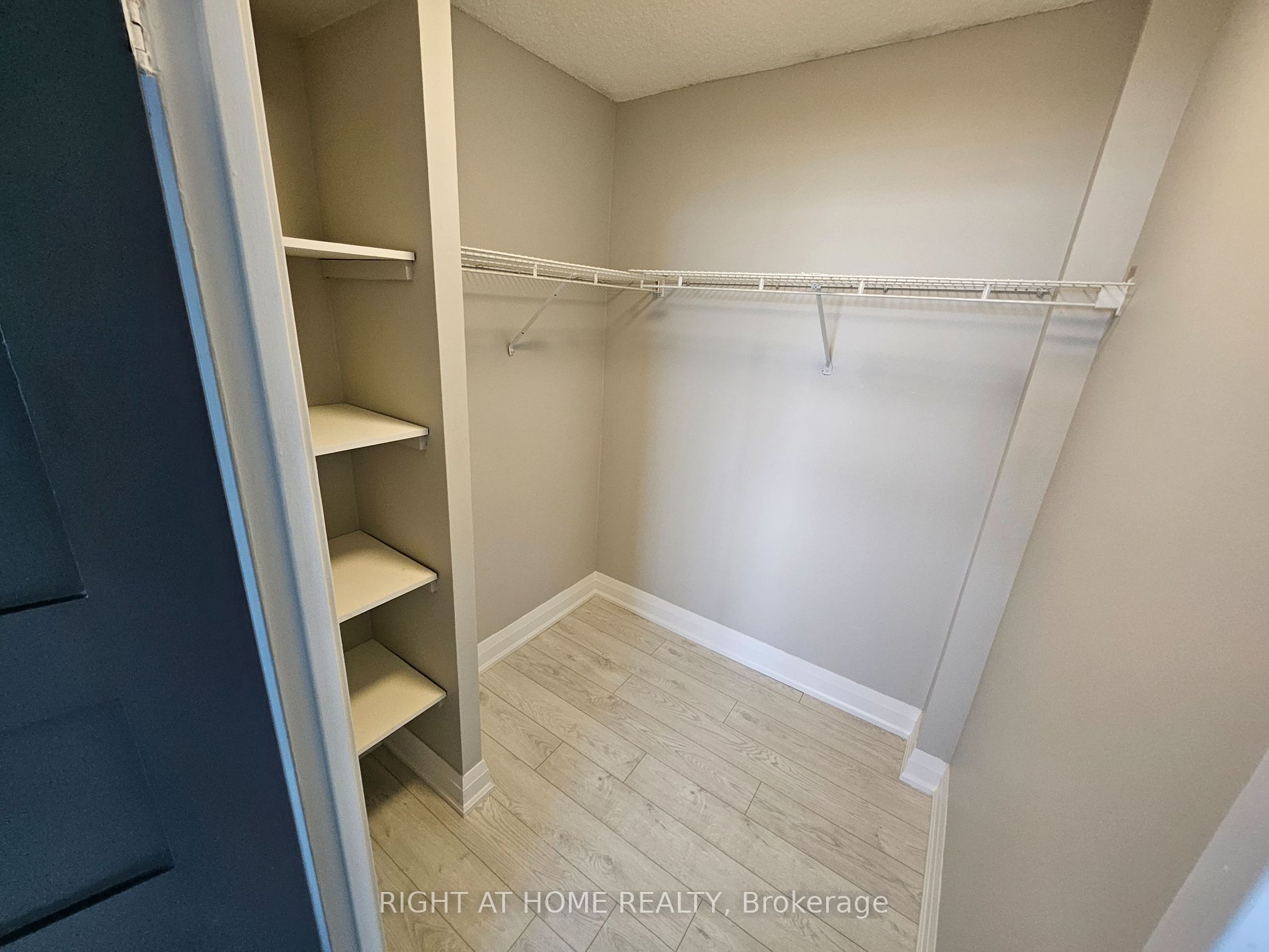 2900 Battleford Rd 403