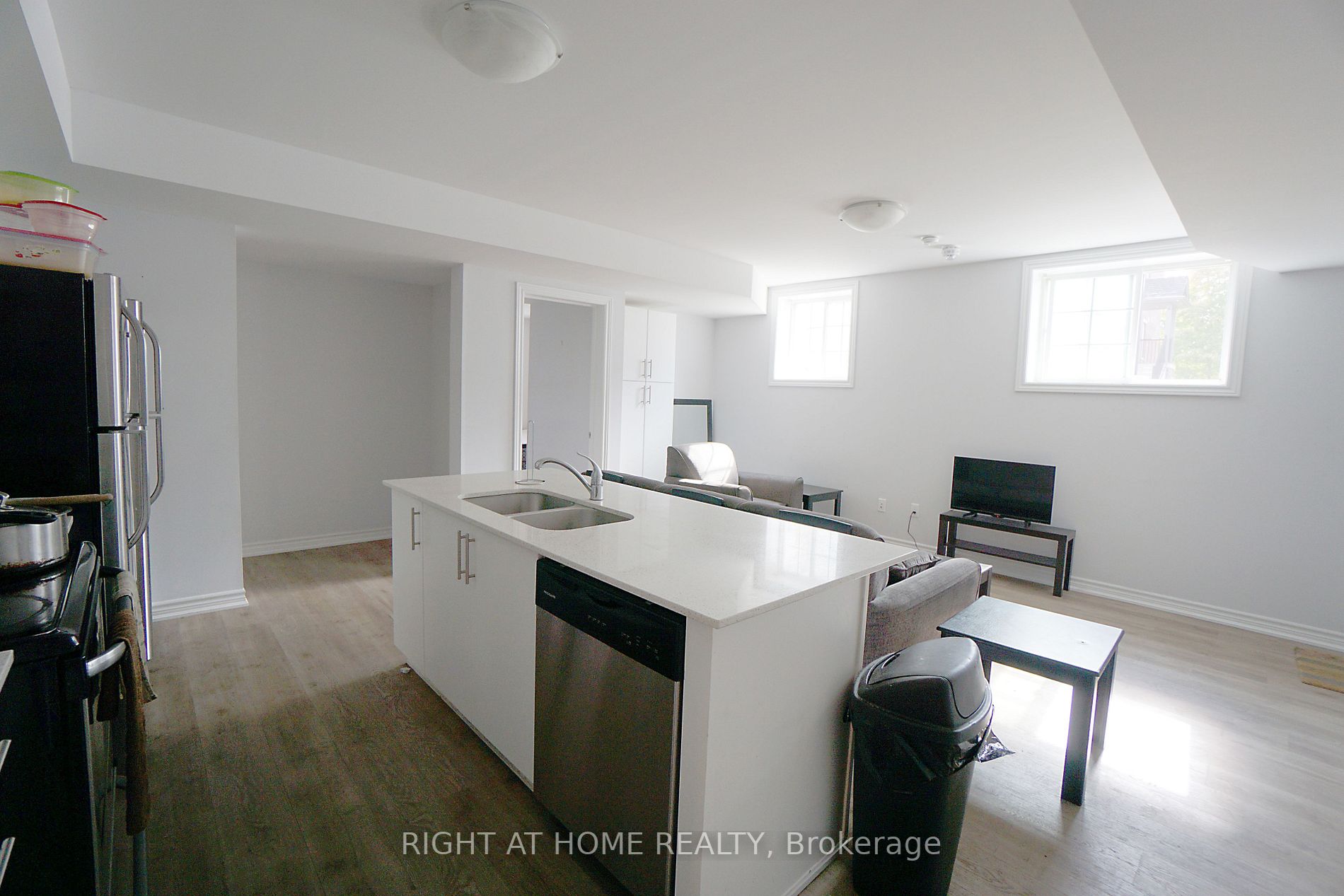 246 Penetanguishene Rd 8