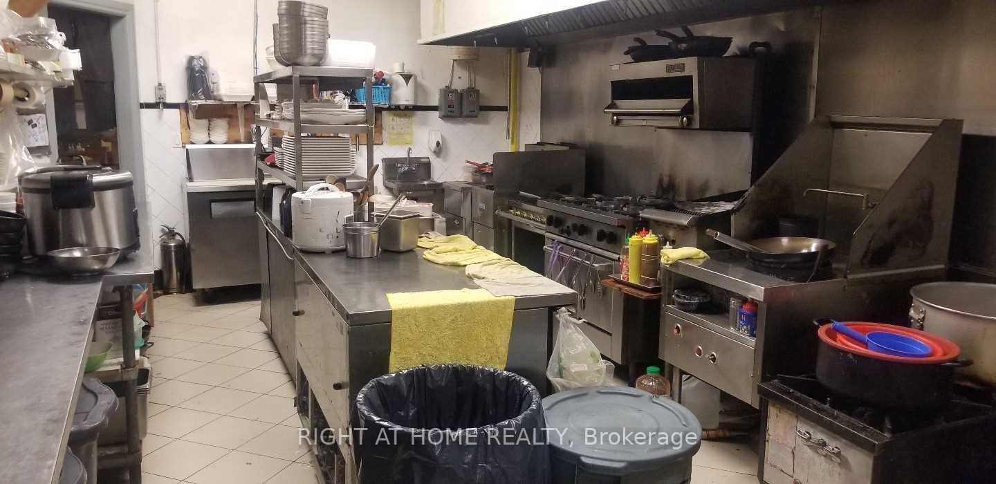 1170 W Burnhamthorpe Rd 15