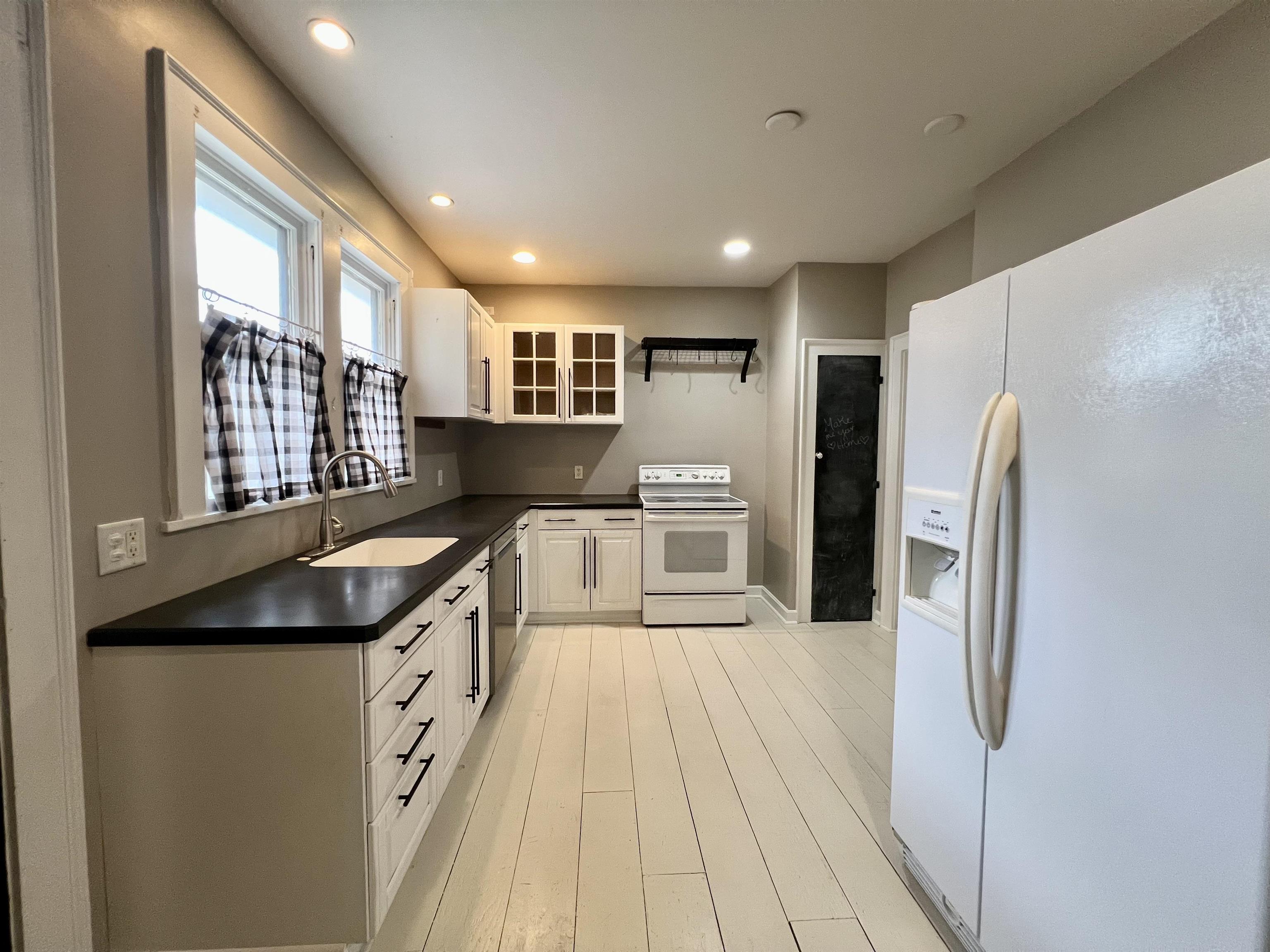 1103 Mansfield