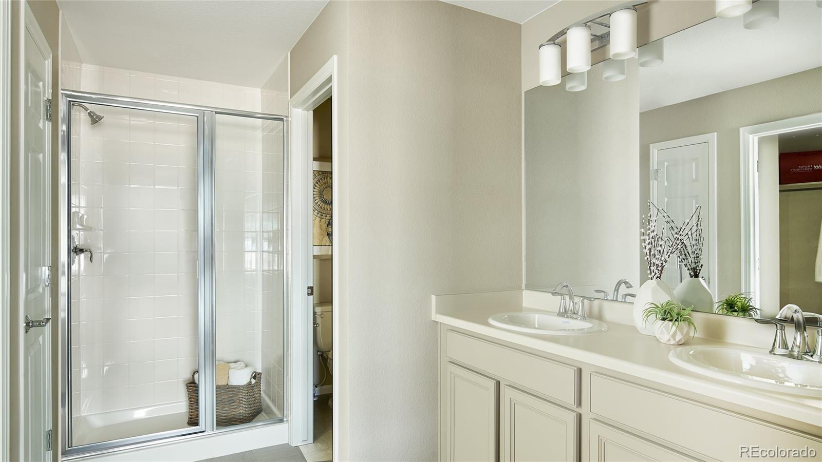 6623 N Ceylon Street