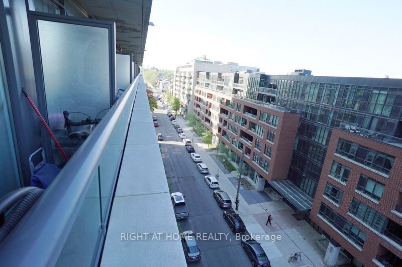 36 Lisgar St 722E