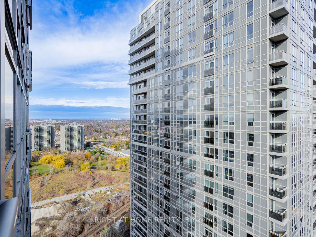 275 Village Green Sq 2716
