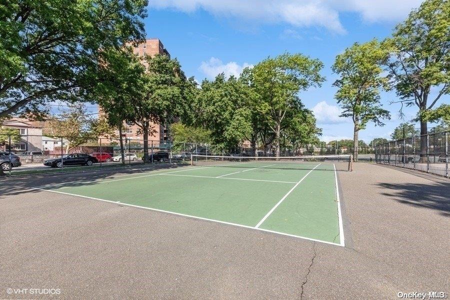 Magnificent 1 bedroom apartment for sale in Forest Hills NY.  This apartment features parquet floors and a remodel apartment.   The Fairview building is a pet friendly building, has a 24 hour doorman and has heat, water, taxes, electric & gas all included in the monthly maintenance.   Tennis court across the street., Additional information: Appearance:Excellent,ExterioFeatures:Tennis,Interior Features:Lr/Dr