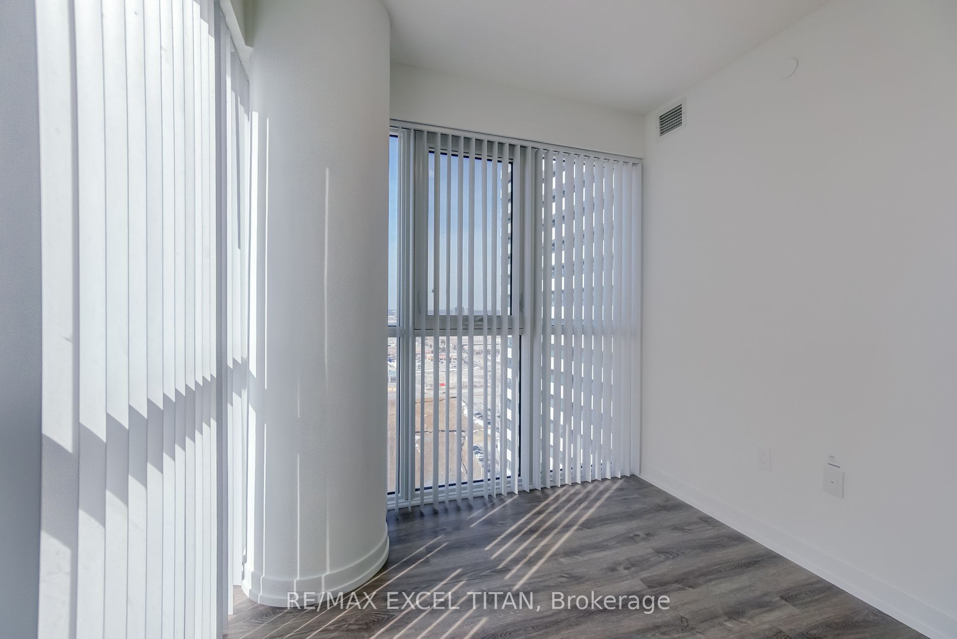 195 Commerce St 2911