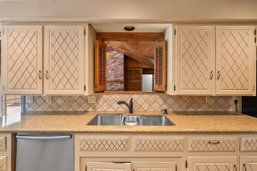 1101 Greenbriar Lane