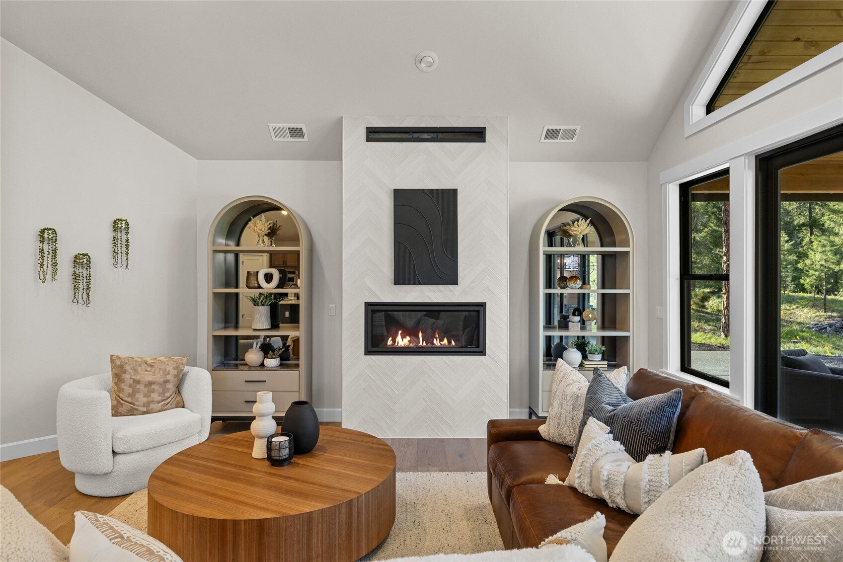 Open concept picturesque living room.