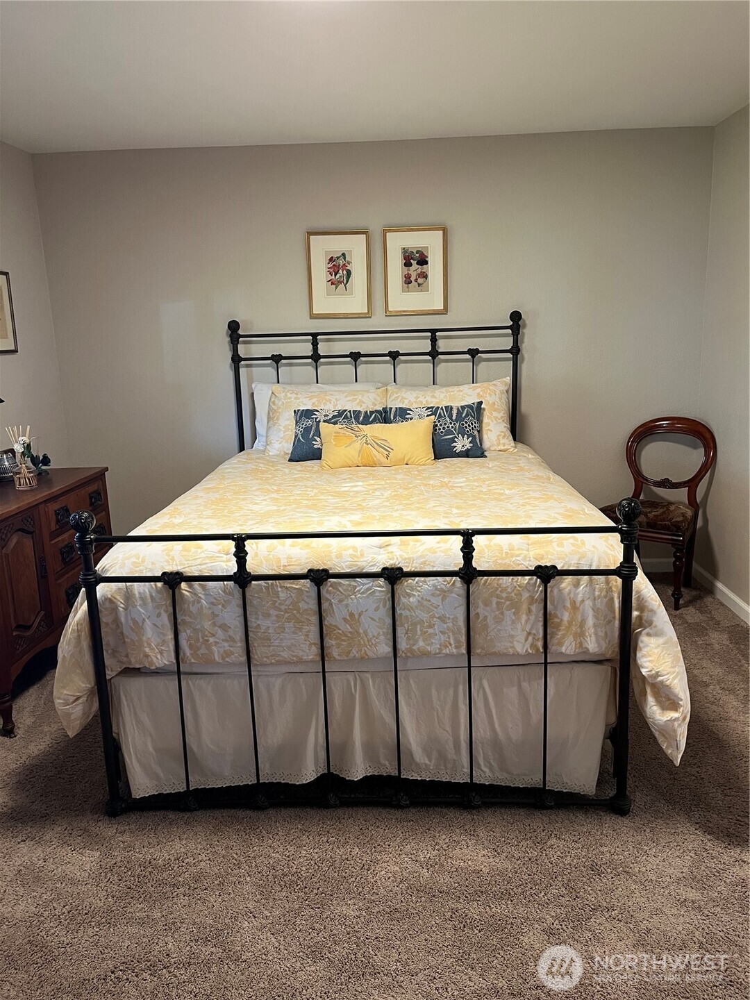 102 N Narwhal Loop NW