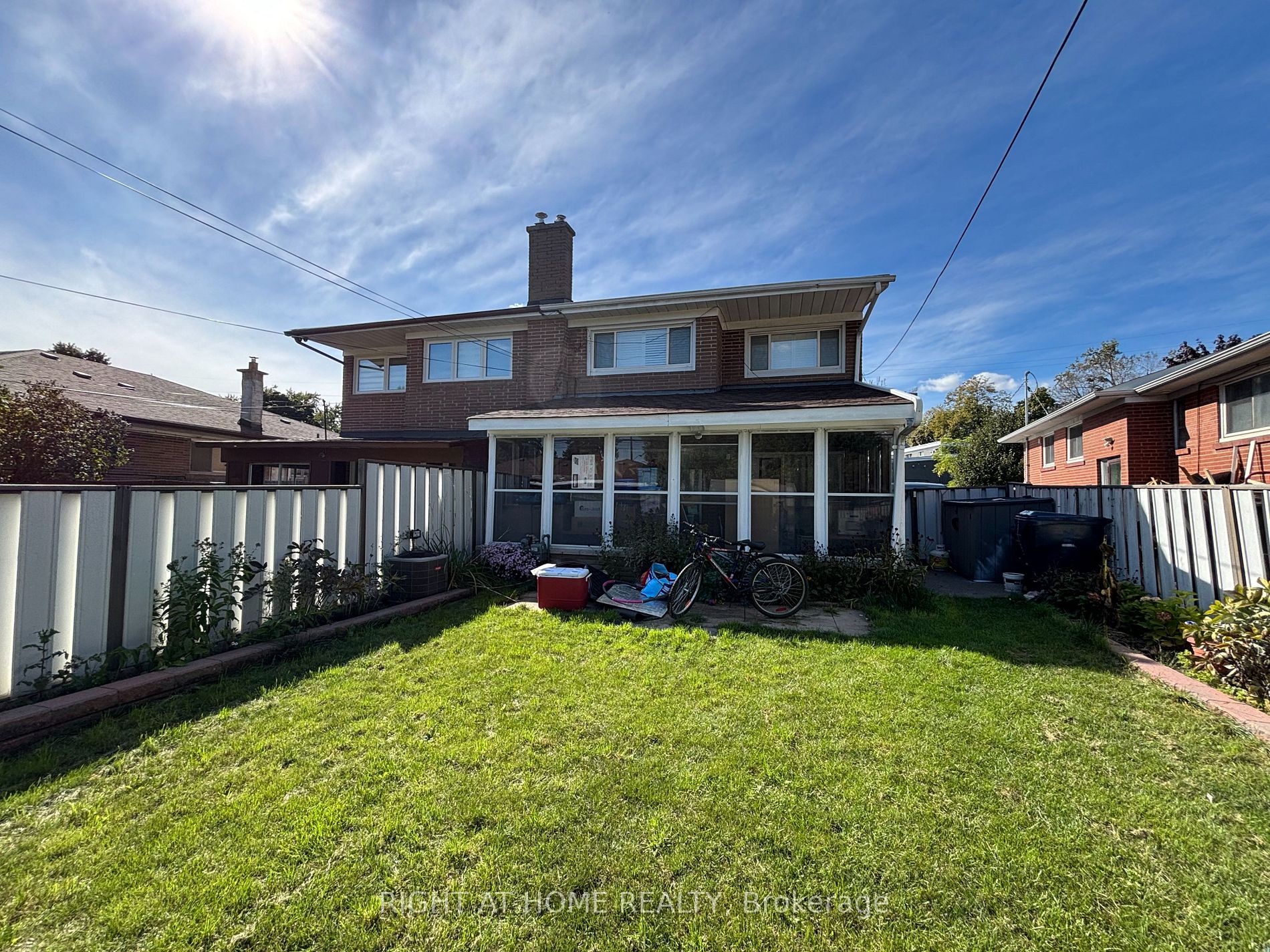 242 Roywood Dr