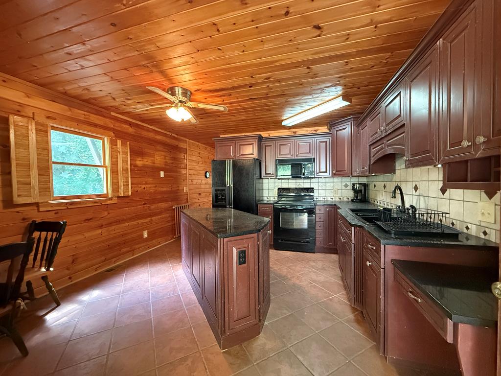102 Overland Trail