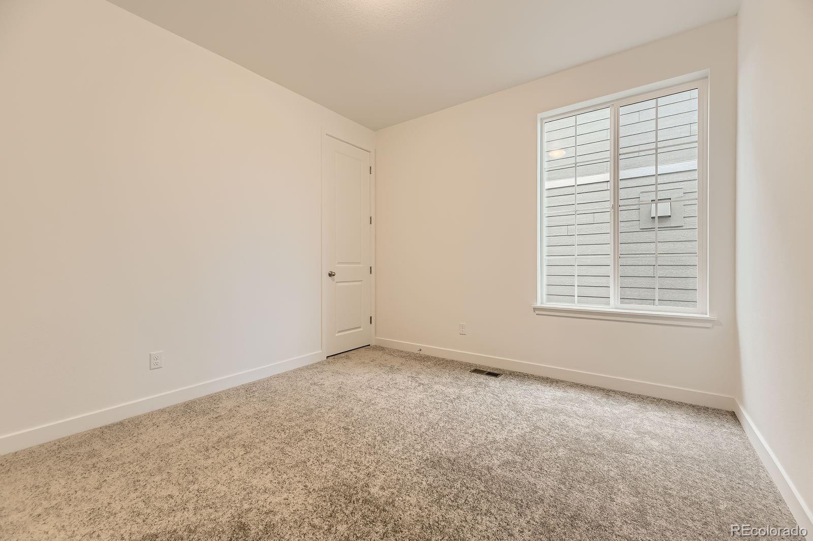 10736 Snowdon Street