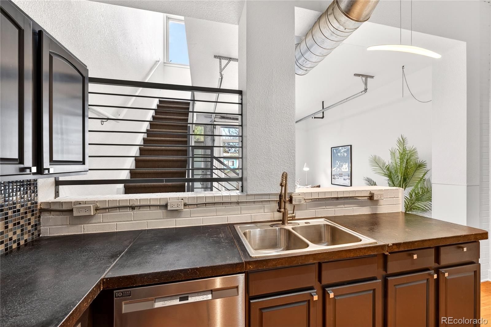 1421 Oneida Street 7