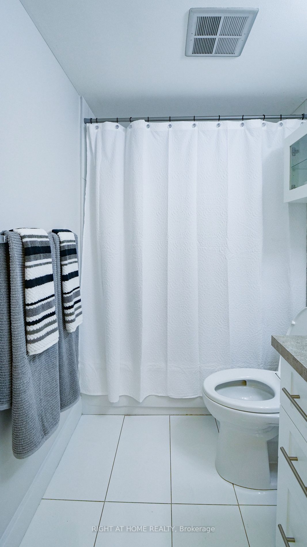 812 Burnhamthorpe Rd 705