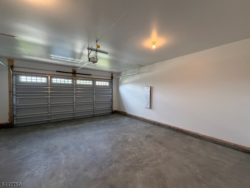 40 Thomas Knoll Blvd — photo 23 of 30