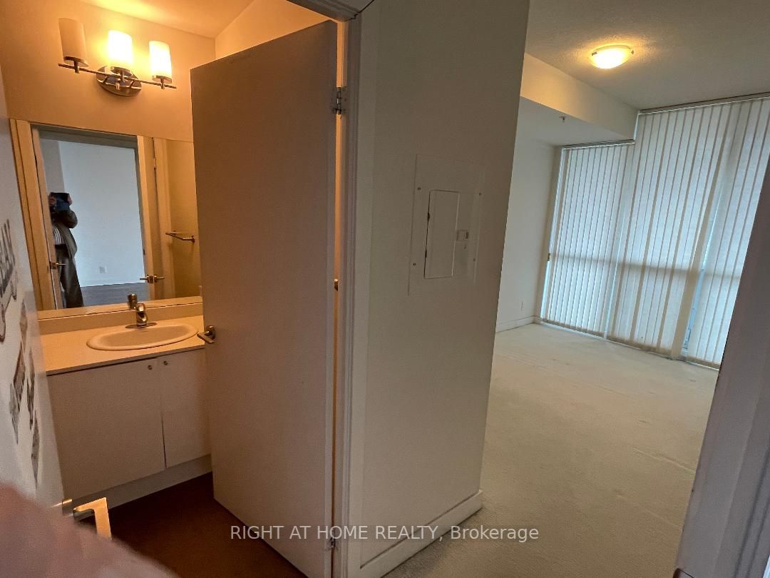 3985 Grand Park Dr 2001
