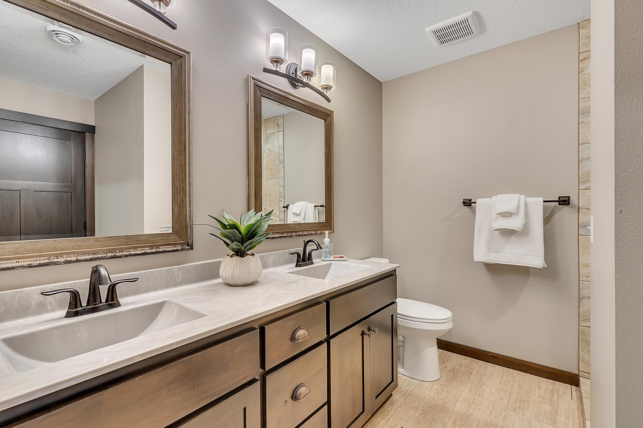 1914 Sandstone Loop S