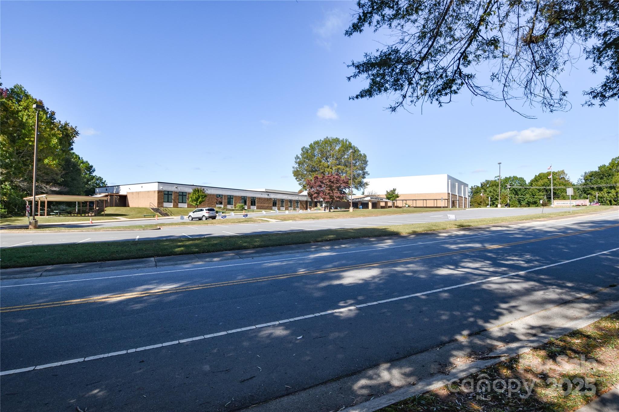 846 S Magnolia Street