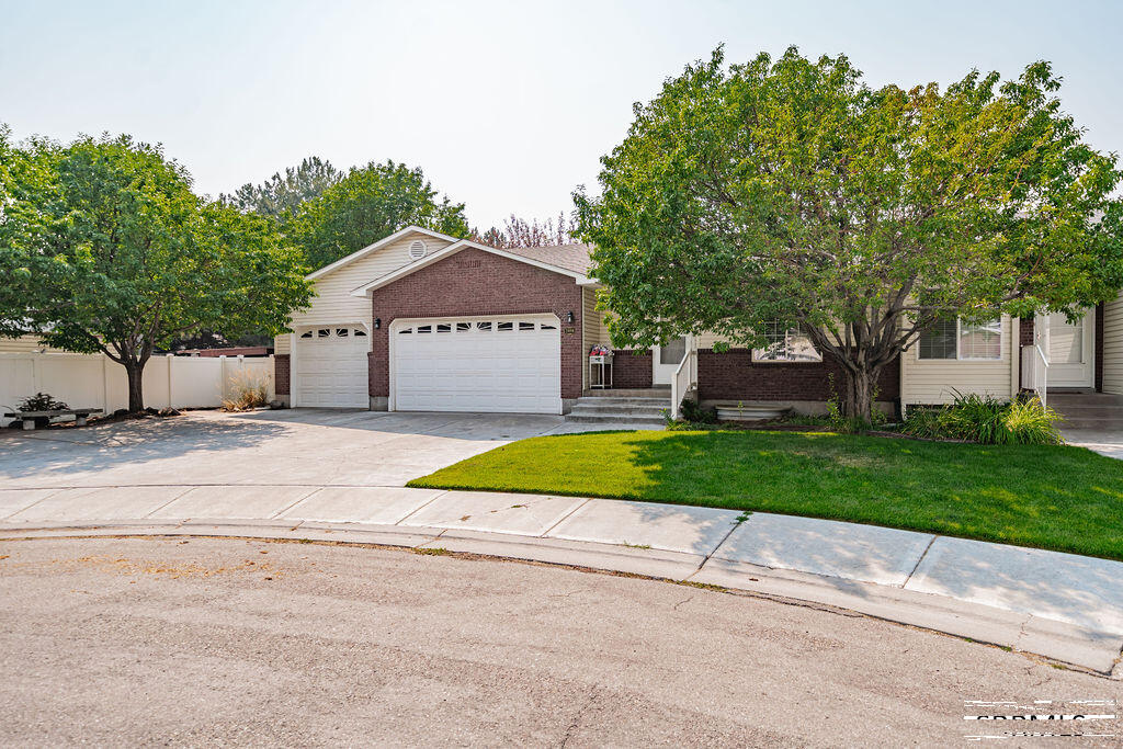 2086 12th Street Circle
