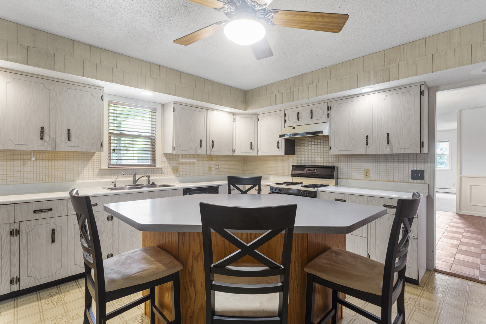 122 County Road 2150 North
