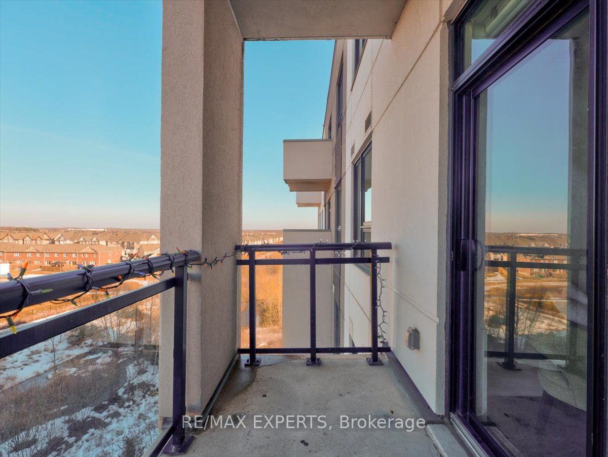 1105 E Leger Way 527