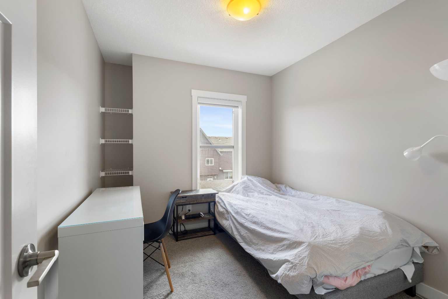 144 Livingston Common NE