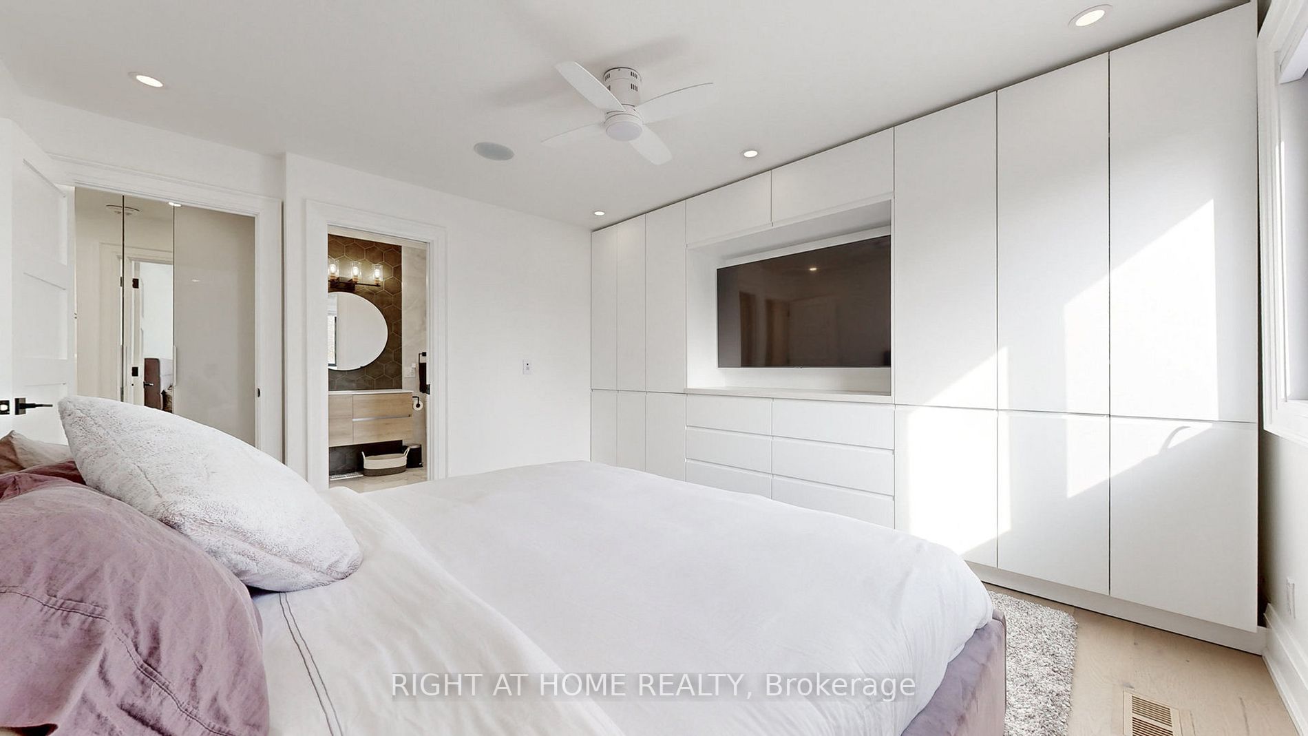 36 Littlewood Cres