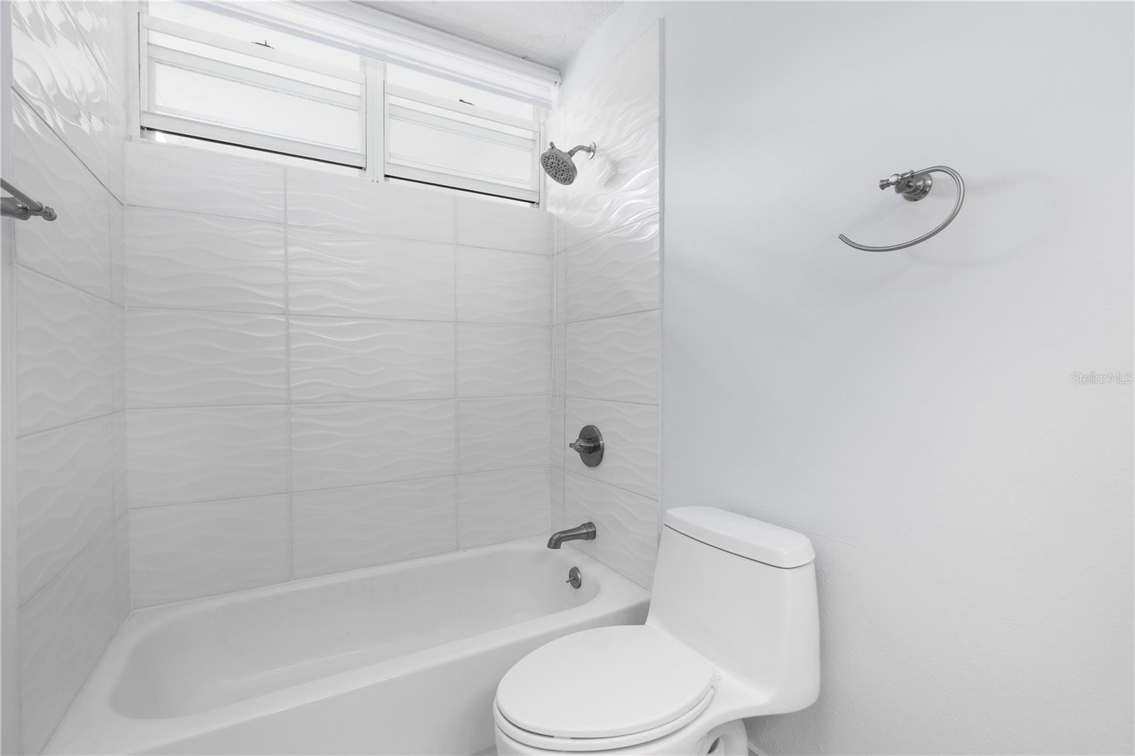 151 Av. Tte. César Luis González 3002