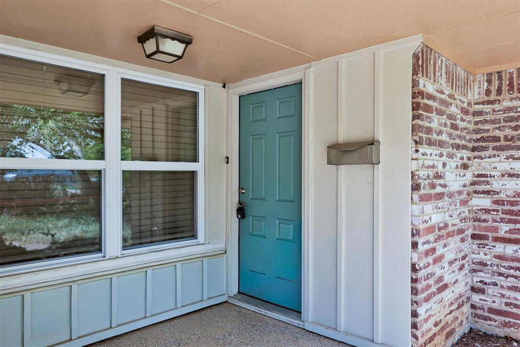 This beautifully updated 3-bedroom, 2-bath home is move-in ready with fresh paint and LVP flooring throughout. The spacious living area offers plenty of room to relax or entertain. The updated kitchen features white cabinetry, stainless steel appliances, ample counter space, a pantry, and plenty of storage.Both bathrooms have been n updated, and all three bedrooms offer comfortable living space. Outside, you’ll find a large backyard with mature trees, plenty of room